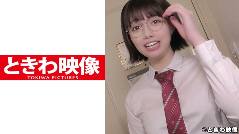 制服姿の似合うショートヘアー女子にムラムラが収まらず生チンコで肉厚パイパンマンコを掻きまわして中出し！
