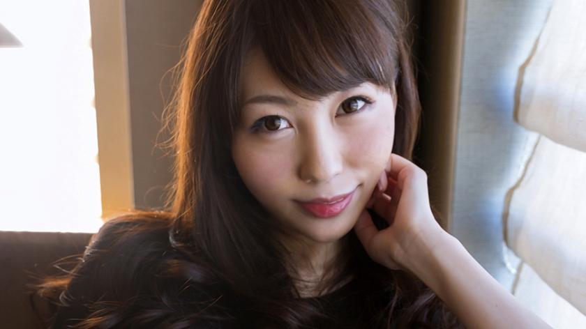 透き通るような白い肌のムチムチ、ナマアシ、ミニスカのゆい 21歳